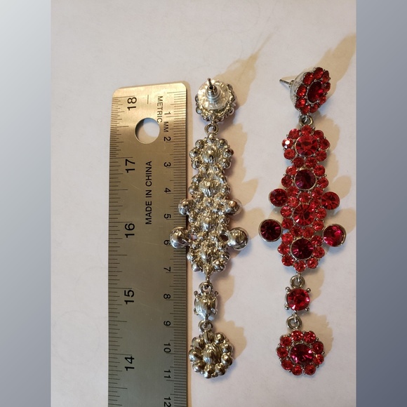 Earing - Picture 2 of 2